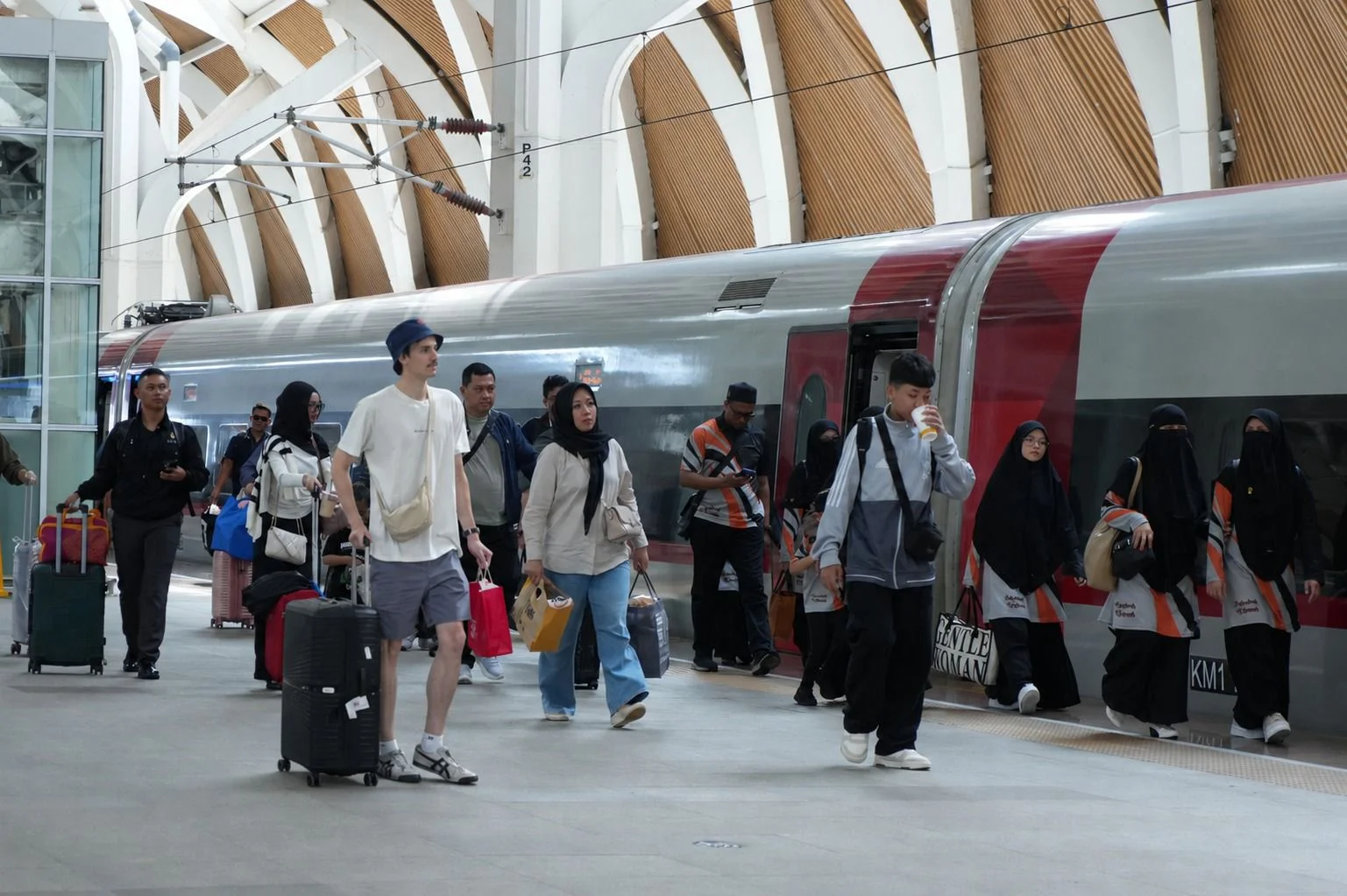 Whoosh Layani 184 Ribu Wisatawan Asing pada Semester I 2026
