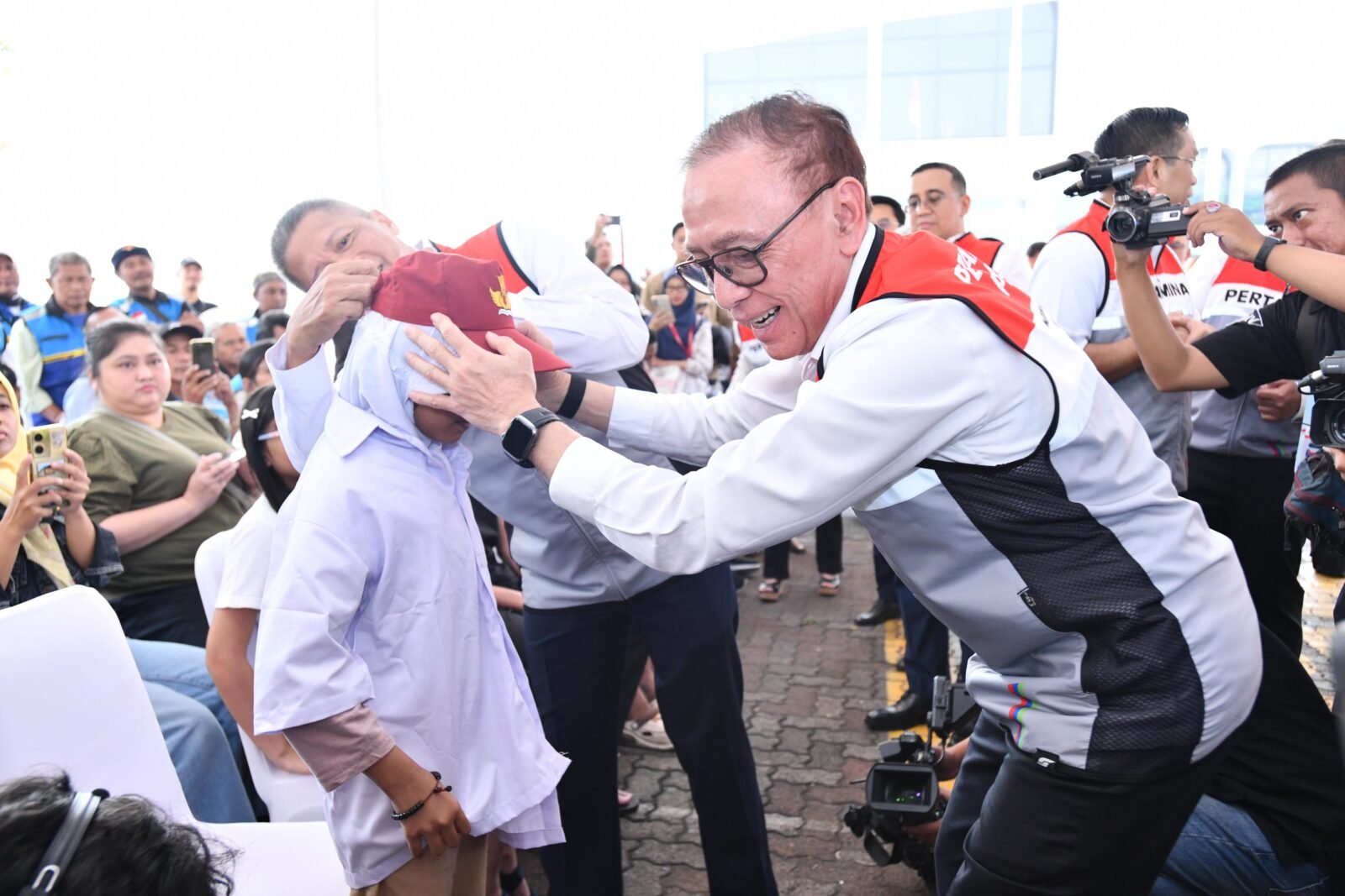 Jelang Masuk Sekolah, Pertamina Bagikan 20.028 Paket Seragam dan Perlengkapan Belajar
