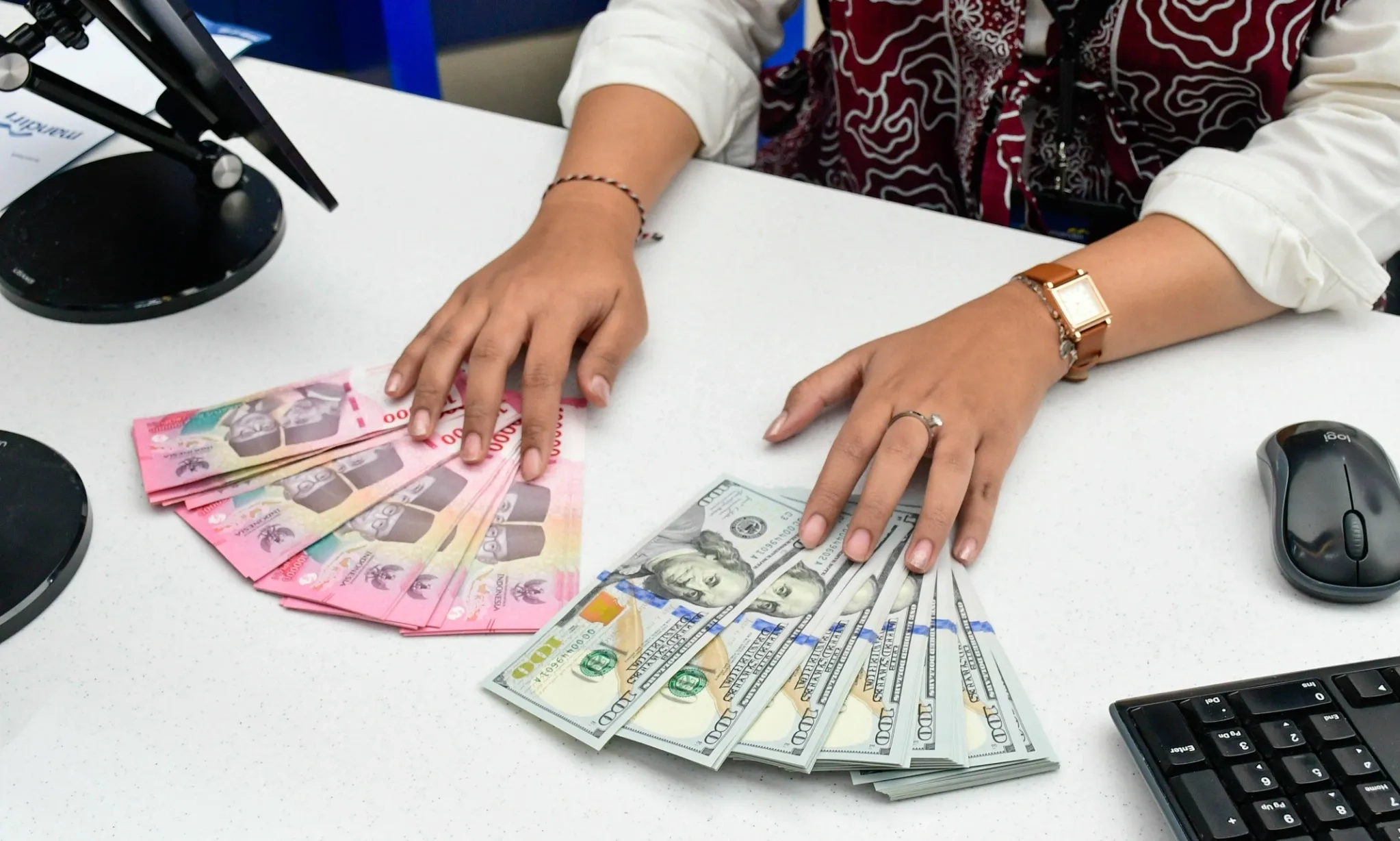 Nilai Tukar Rupiah Dibuka Melemah, Sentuh Rp17.972 per Dolar AS