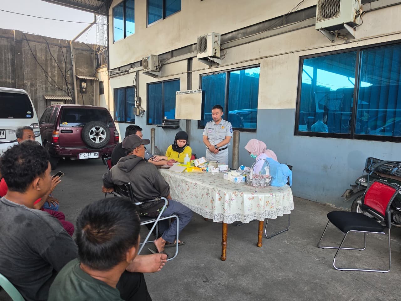 Jasa Raharja Karawang Berikan Layanan Cek Kesehatan Gratis bagi Pengemudi PO Warga Baru