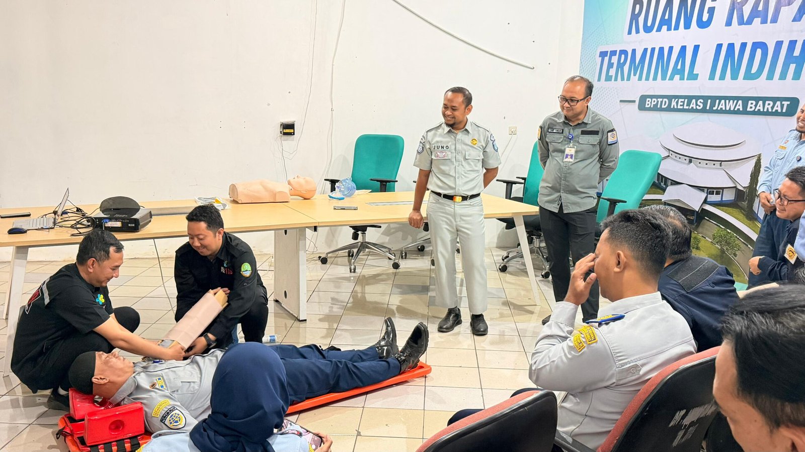 Jasa Raharja Gelar Pelatihan Pertolongan Pertama Gawat Darurat di Terminal Tipe A Indihiang