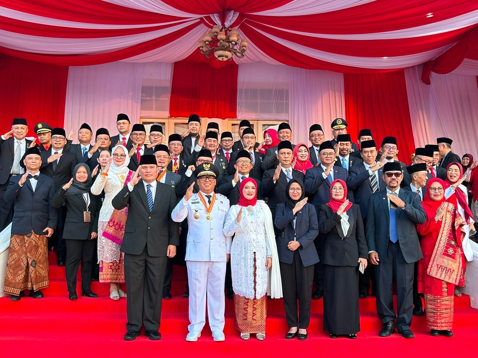 Taat Pajak Berbuah Emas, Jasa Raharja Kepri dan Wakil Gubernur Kepri Serahkan Hadiah Gebyar Pajak Kendaraan di Momentum HUT ke-81 RI
