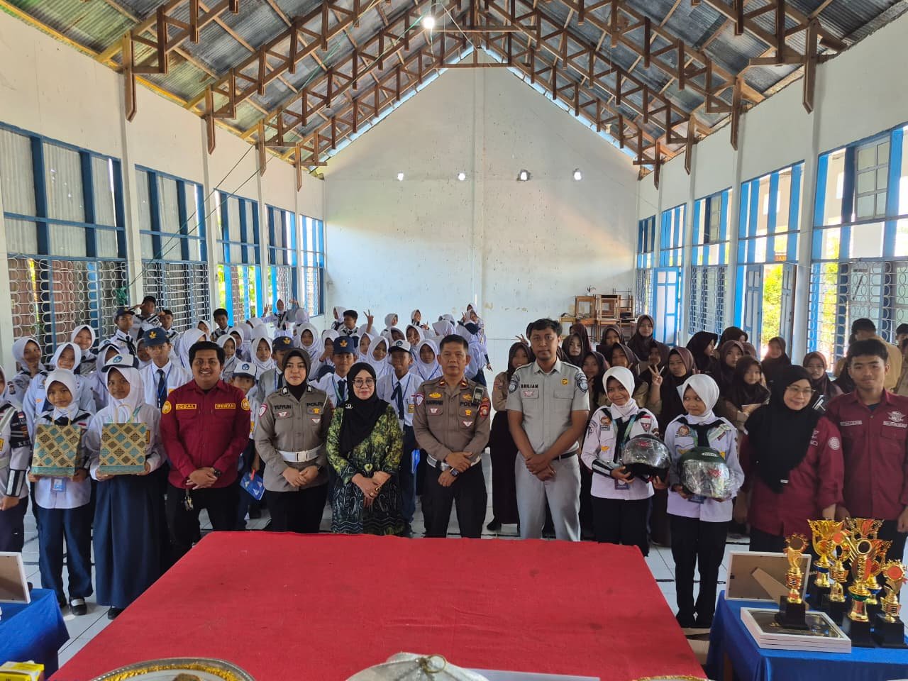 Edukasi Tertib Lalu Lintas, Jasa Raharja dan Satlantas Bina Patroli Keamanan Sekolah di SMPN 7 Watampone