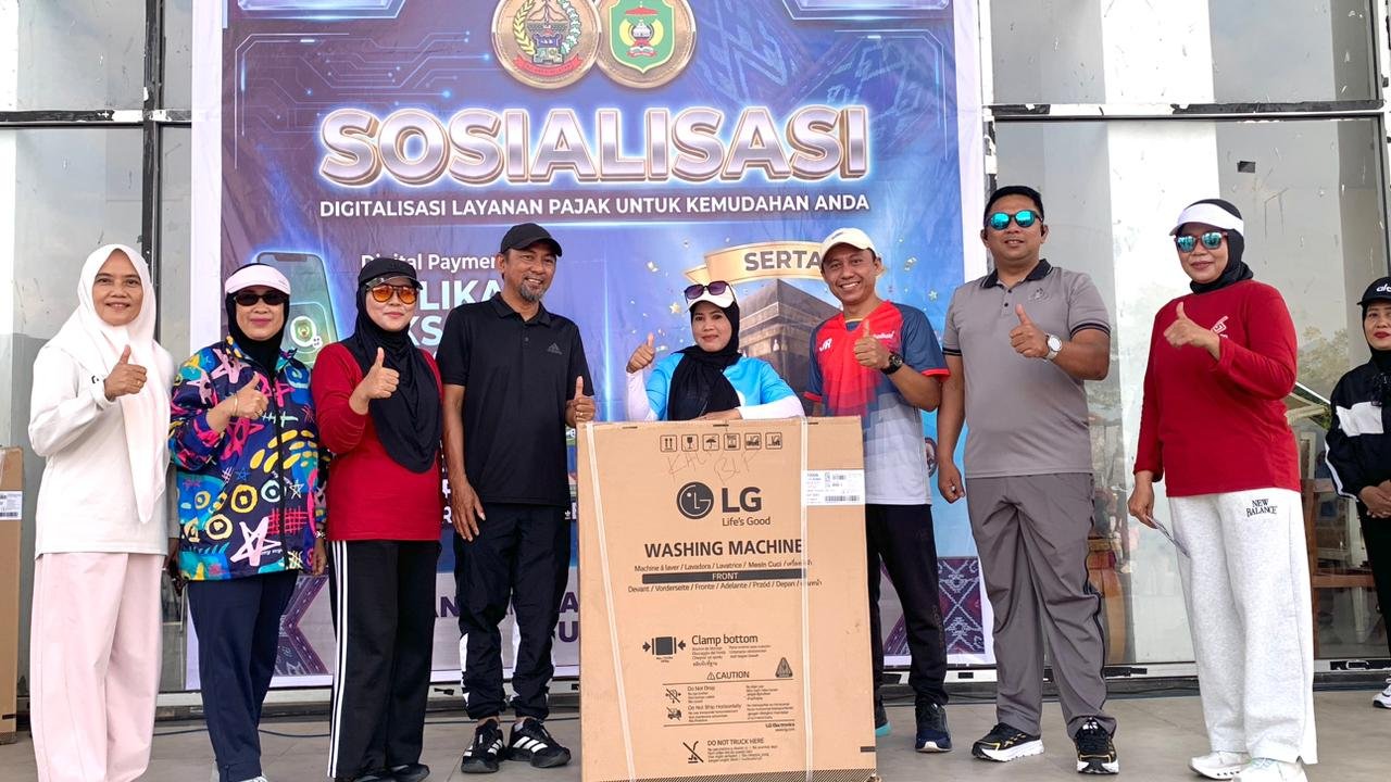 Apresiasi Kepada Wajib Pajak Patuh, Jasa Raharja Berkolaborasi dengan Bapenda Provinsi Dan Samsat Kota Palopo Serahkan Hadiah Gebyar Pendapatan Tahap I dan Sembako Kepada Masyarakat yang Tertib Bayar Pajak