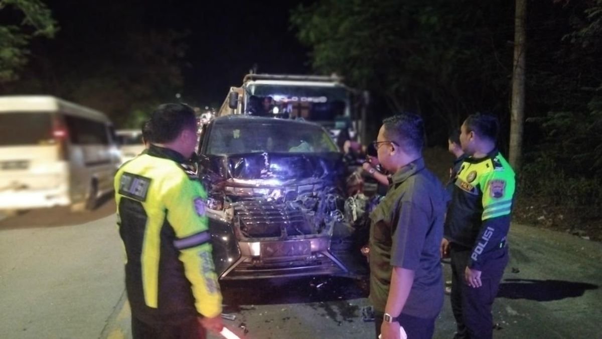 Kecelakaan di Bojonegoro, Kiai Anwar Zahid dan Sopir Dievakuasi ke Rumah Sakit
