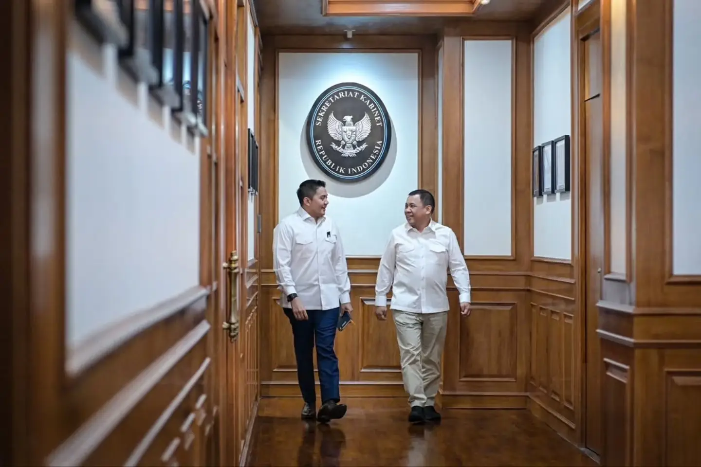 Seskab Teddy Bertemu Haji Isam, Bahas Investasi dan Percepatan Hilirisasi Nasional