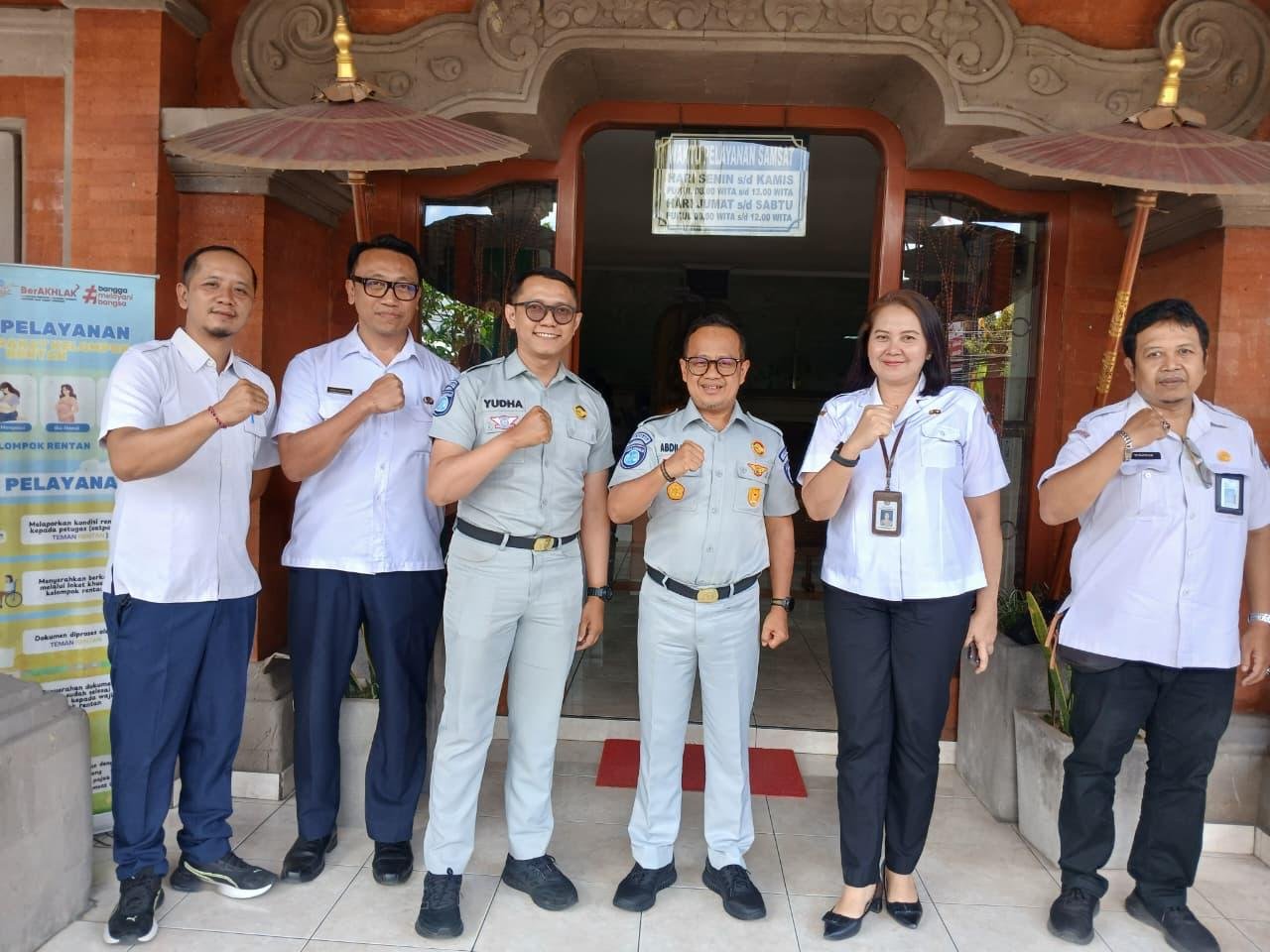 Kepala PT Jasa Raharja (Persero) Wilayah Bali Kunjungi Samsat Gianyar,Pastikan Koordinasi Pelayanan Tetap Berjalan