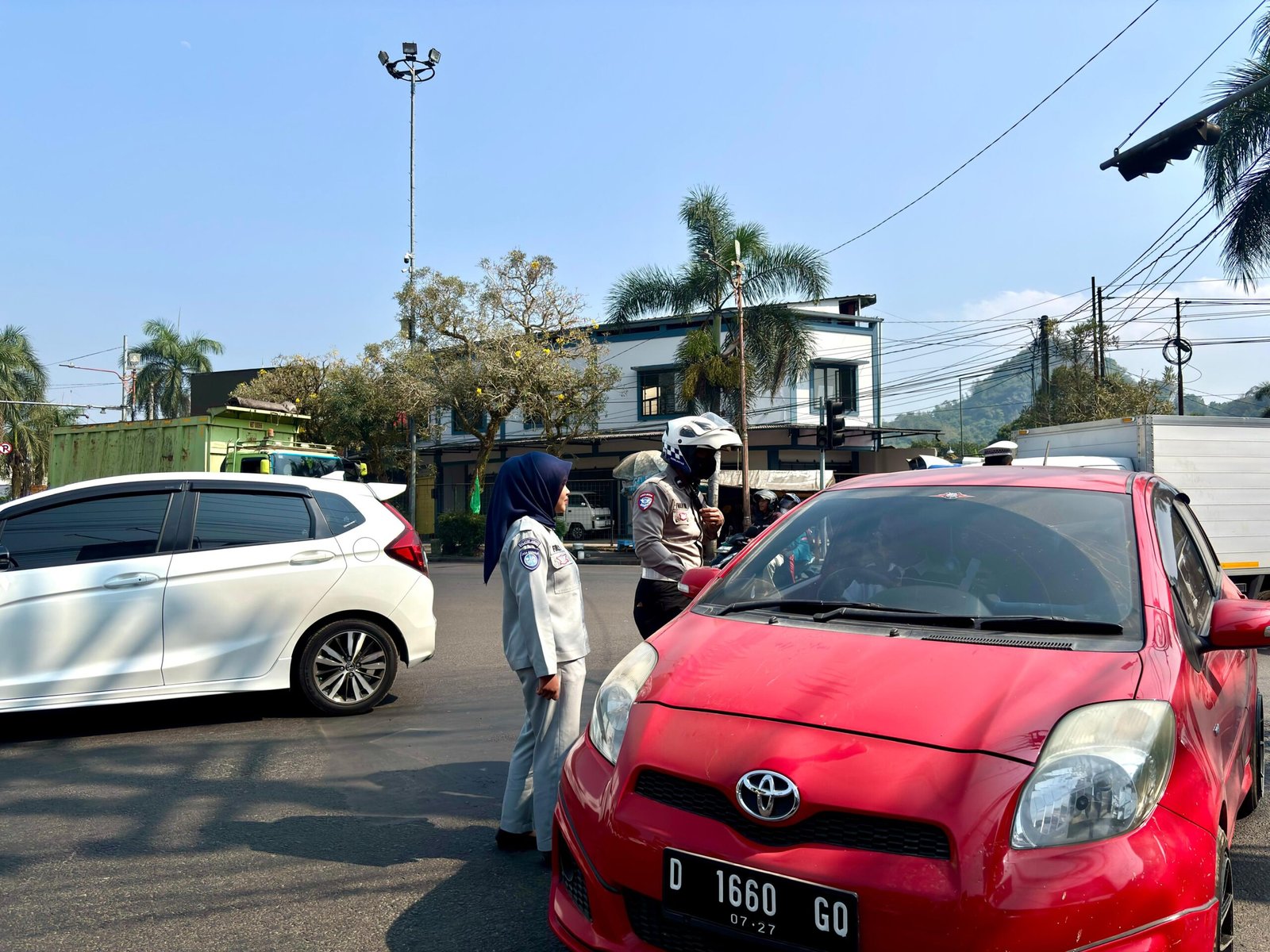 PT Jasa Raharja Kanwil Utama Jawa Barat Bergabung dalam Operasi Gabungan di Bundaran Alam Sari Sumedang