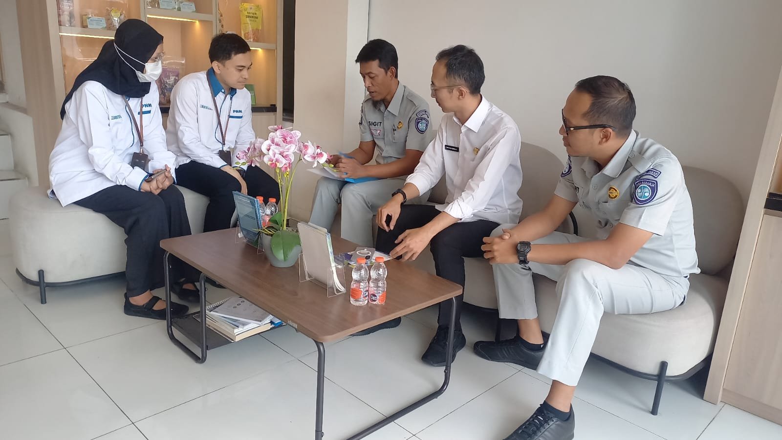 Hadir Lebih Dekat dengan Wajib Pajak Kendaraan Bermotor, Jasa Raharja Cabang Sukabumi Perkuat Sinergi dan Konfirmasi Data Kendaraan Melalui SIGAP Instansi