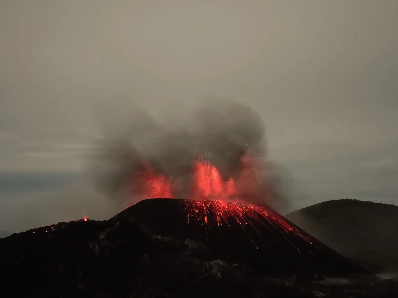 Lima Gunung Api Berstatus Siaga di Indonesia, Anak Krakatau Masih Level III