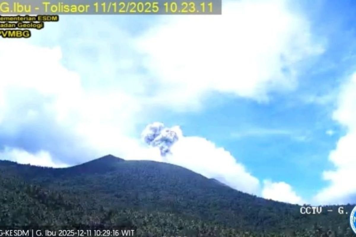 Erupsi Gunung Ibu Sebarkan Abu ke Halmahera Barat hingga Teluk Kao