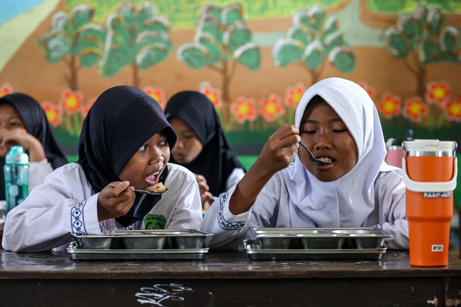 Erupsi Gunung Anak Krakatau, Penyaluran MBG ke Sekolah Dihentikan Sementara