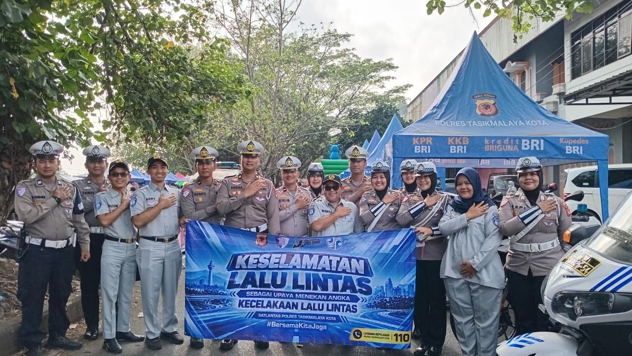 Jasa Raharja Cabang Tasikmalaya Laksanakan Aksi Simpatik dan Pemasangan Spanduk Himbauan Keselamatan di Titik Rawan Kecelakaan