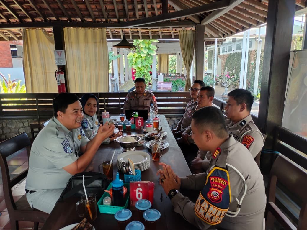 Upaya Peningkatan Keselamatan Lalu Lintas, PT Jasa Raharja (Persero) Cabang Cirebon Gelar Forum Komunikasi Lalu Lintas (FKLL) di Polresta Cirebon dan Polres Cirebon Kota
