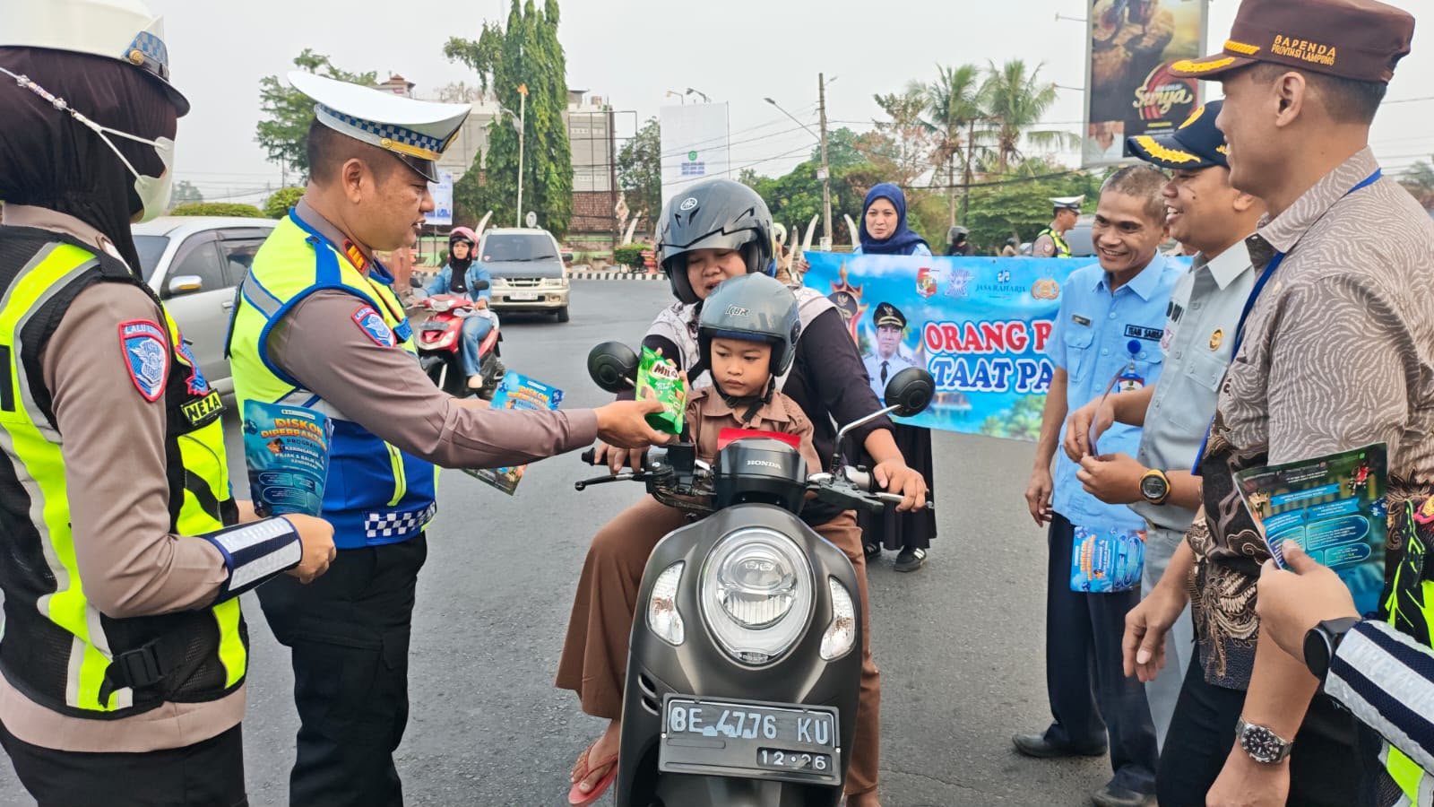 Jasa Raharja Bersama Stakeholder Gelar Operasi Gabungan dan Sosialisasi Keringanan Pajak di Kotabumi