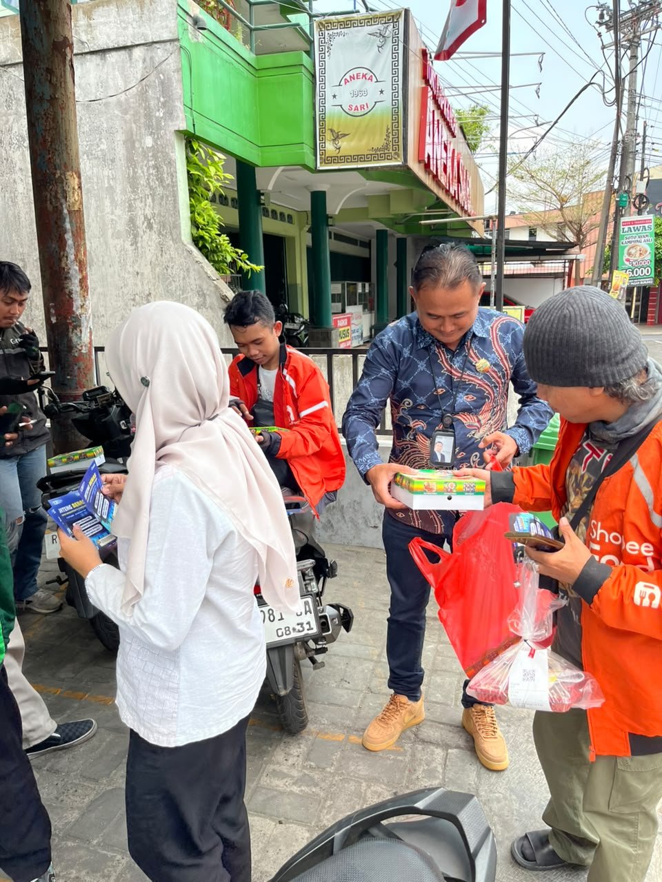 Jasa Raharja Purwokerto Gelar Jumat Berkah, Sosialisasikan Bebas Denda Pajak dan Denda SWDKLLJ Tahun Tahun Lalu