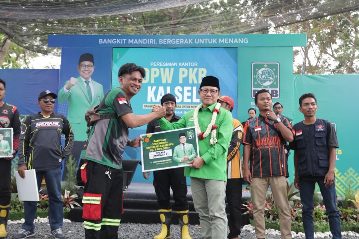 Cak Imin Beri Bantuan untuk Petugas Karhutla, Ajak Kader PKB Bantu Warga Terdampak