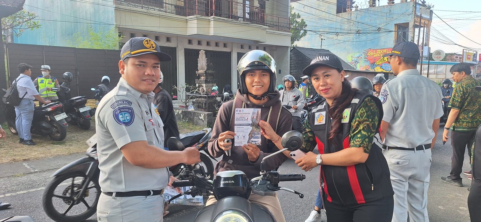 Operasi Gabungan Tak Hanya Soal Kendaraan, Relaksasi PKB Ikut Disosialisasikan di Tabanan