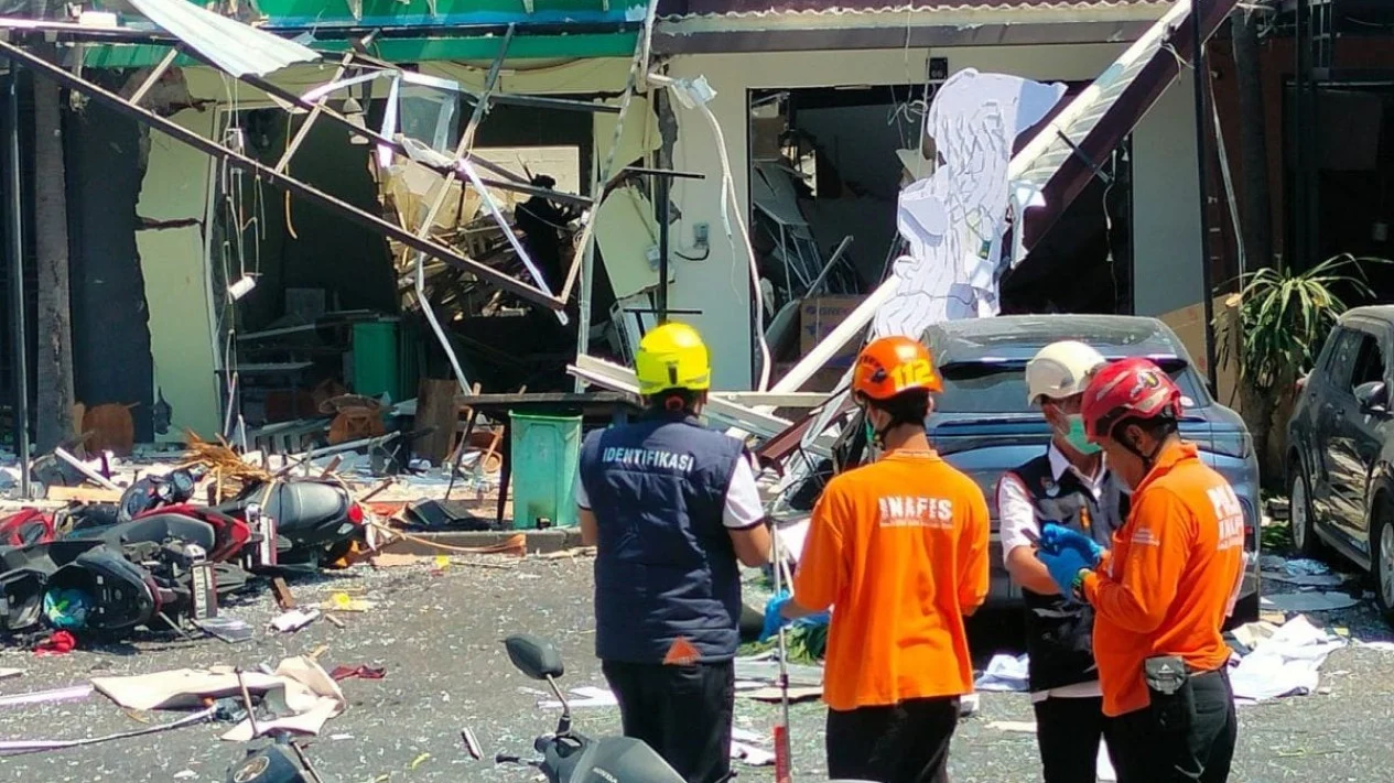 Ledakan Keras Guncang Ruko San Antonio Surabaya, Lokasi Rusak Parah